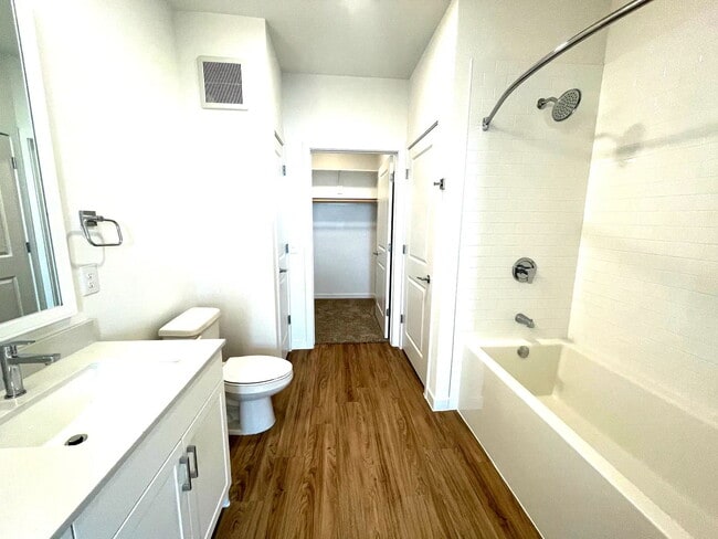 Photo - 1101 Abbeyglen Castle Dr Unit 01122