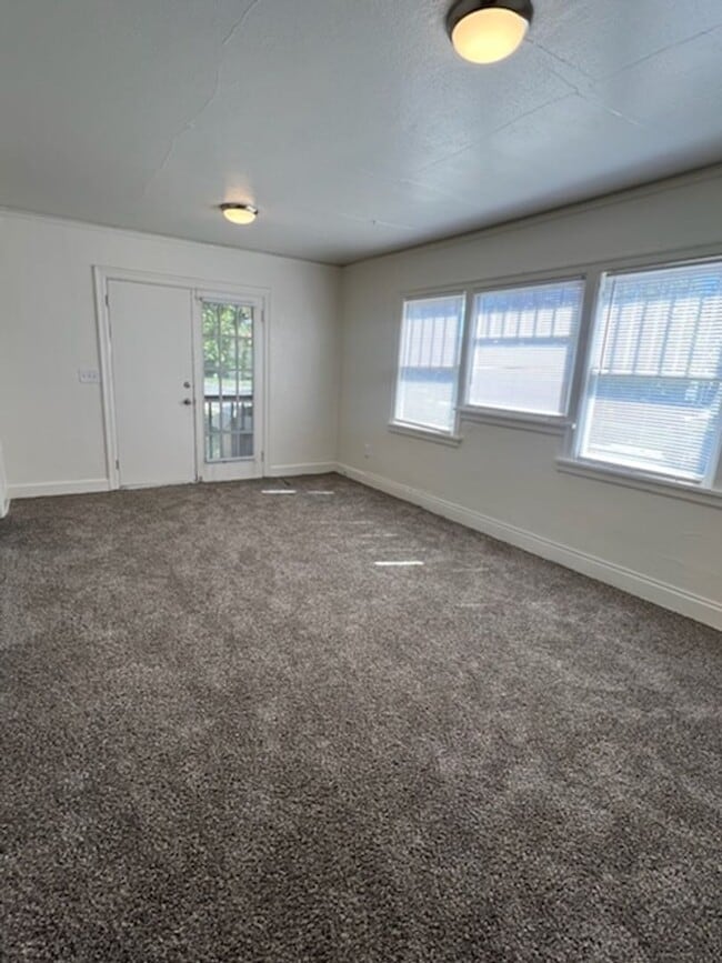 Photo - 614 S Yakima St Unit 1