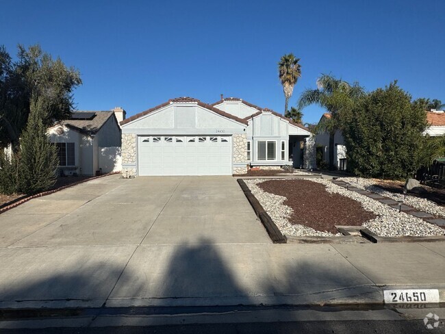 Building Photo - 3 Bedroom Home