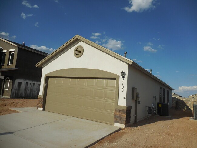 Photo - 1100 Summer Night Pl