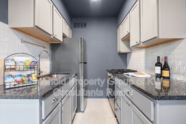 Photo - 441 E Town St Unit 208