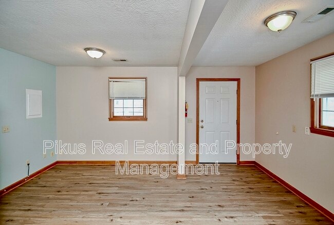 Photo - 713 N Main St