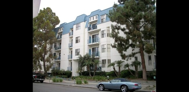 Building Photo - Large 2 Bedroom 2 Bathroom Unit in Bankers Hill