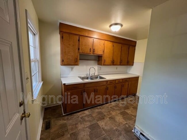 Photo - 831 High St