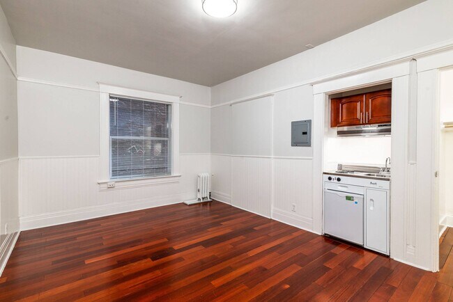 Photo - 1008 Larkin
