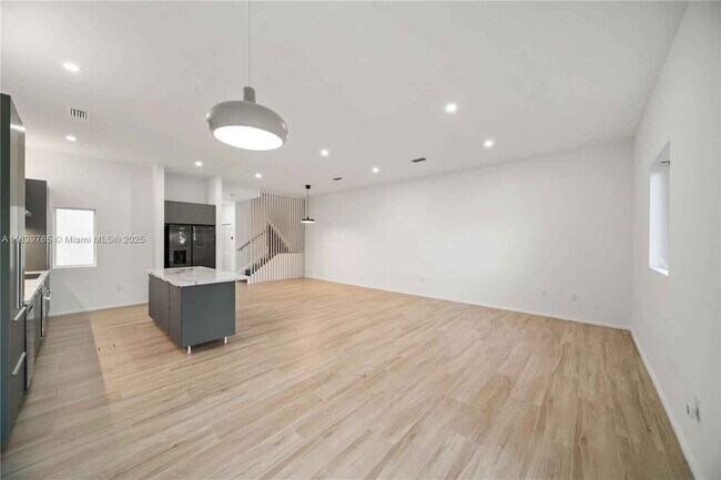 Photo - Northwest 9th Court, Miami, FL 33127 - 5 B...