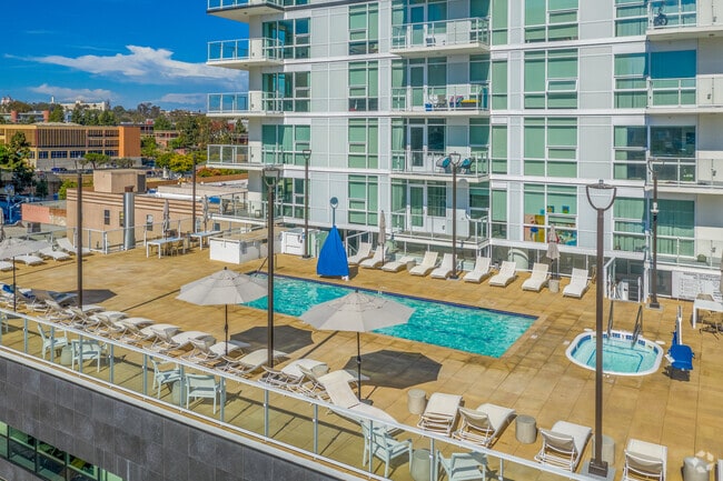 Pool - Broadway Towers