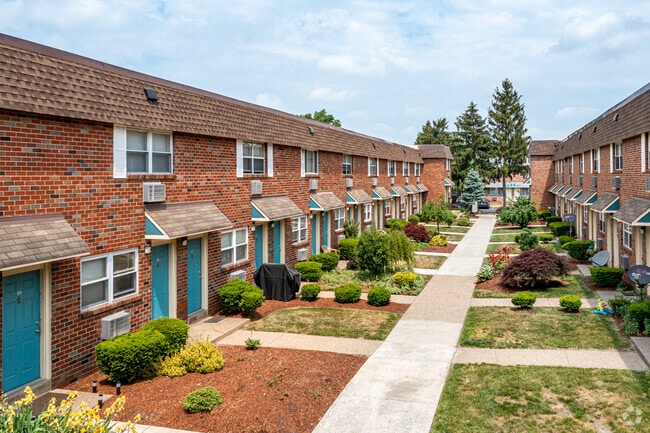 Bishop-Stratford Court Apartments