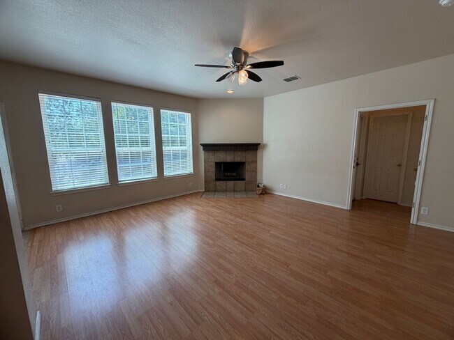 Photo - 221 Turnberry Dr