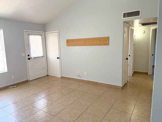 Photo - $1,400/mo