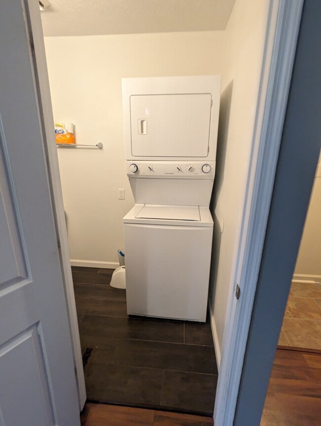 Washer/Dryer - 1075 Raintree Dr Unit Raintree  1