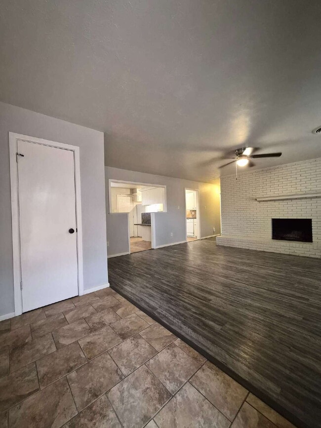 Photo - 3813 51st St