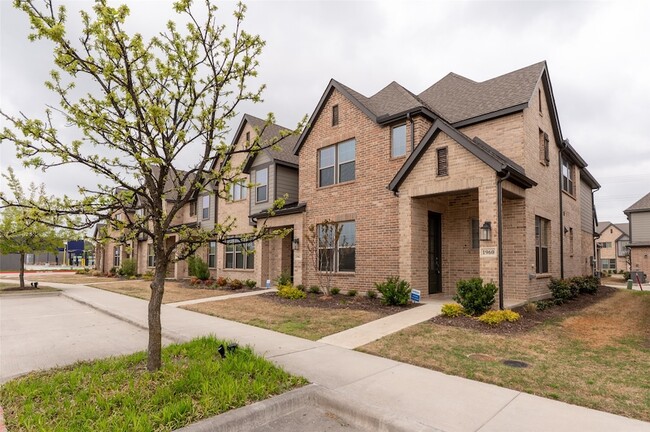 Photo - 1960 Sweetwater Ln Townhome