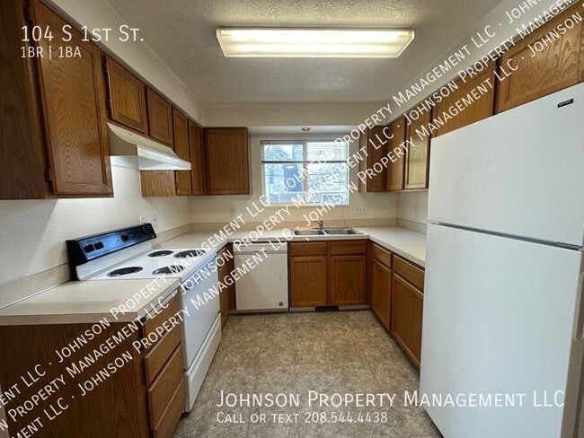 Photo - 104 S 1st St