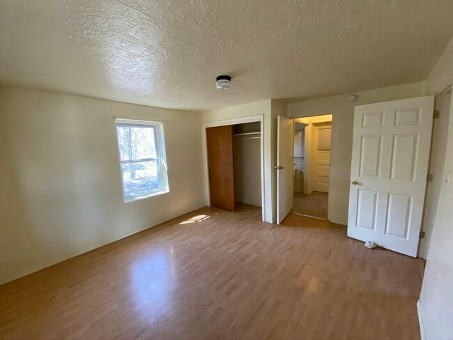 Photo - 1002 A NM-76