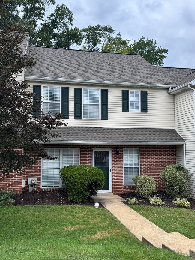 73 Village Dr