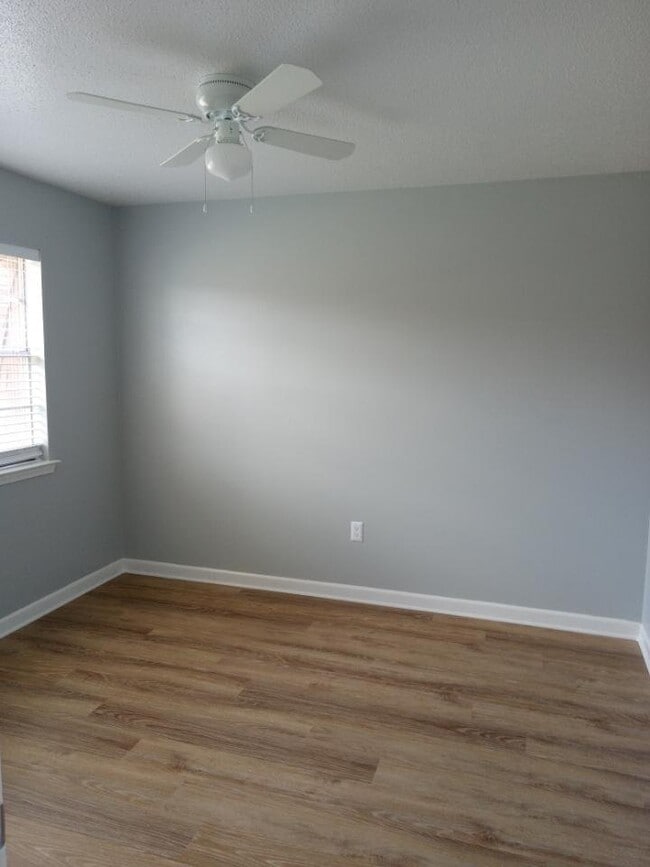 Photo - Pirate Cove Apartments 23-30