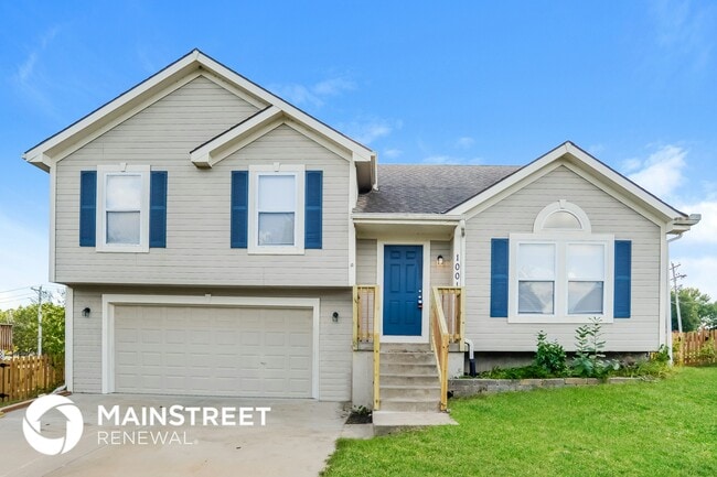 Building Photo - 1001 E Madelyn Dr