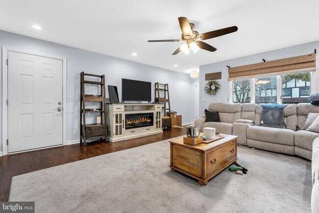 Photo - 2 Leicester Ln