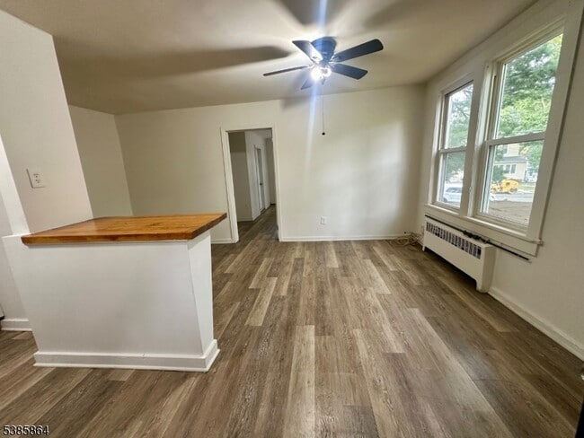 Photo - 390 Orange Rd