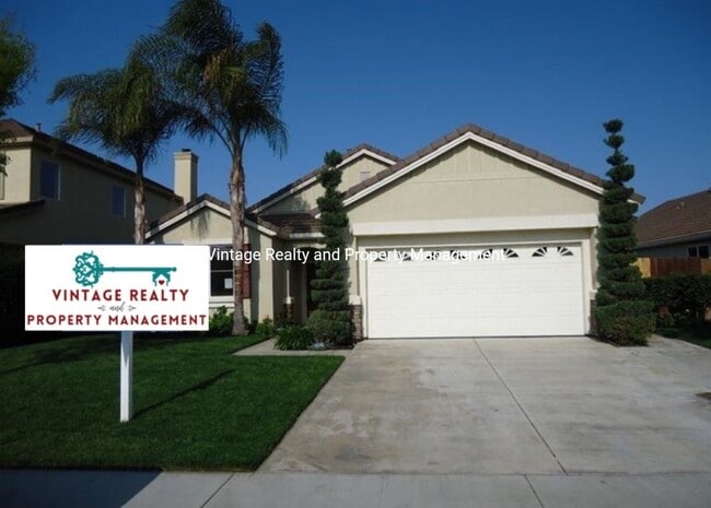 Building Photo - Available Now! Nice Single Story 4 Bedroom Home!!!