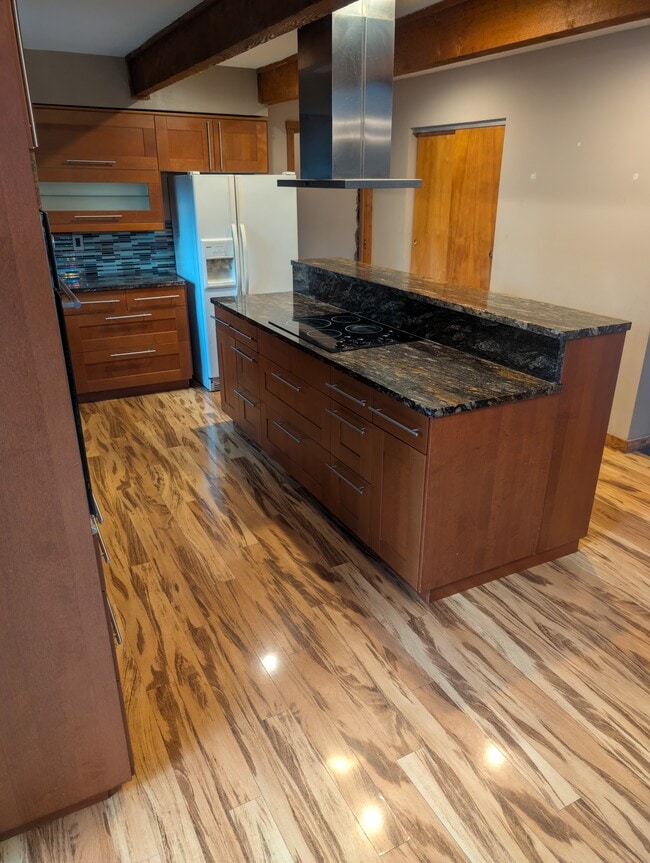 Isla - 7915 Glendale Milford Rd