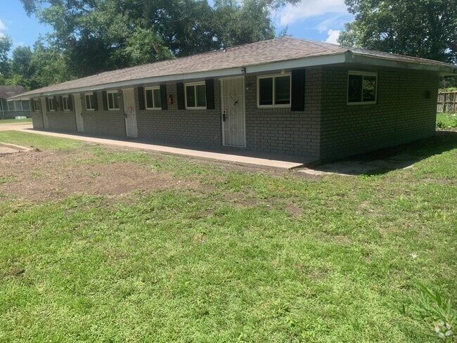 Building Photo - 2817 Lorraine St Rental