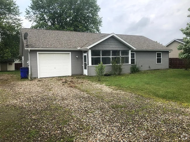 Building Photo - 1487 Hillcrest Dr Rental