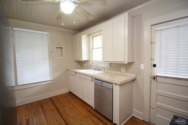 Photo - 3102 E De Soto St