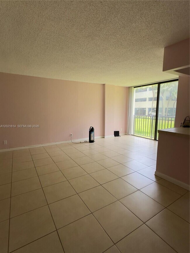 Photo - 17011 N Bay Rd Unidad 117