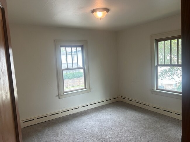 Photo - 214 Burnham Dr