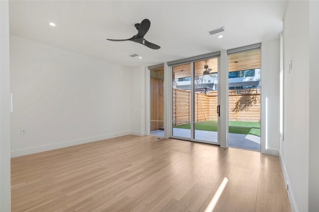 Photo - 3619 Springbrook St