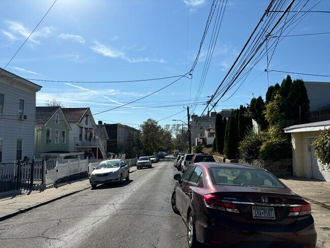 Quiet dead end street - 240 Sommerville Pl Unit #1