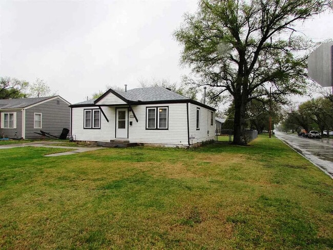 Building Photo - 2 bed 1 bath Home for rent