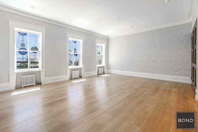 Building Photo - 351 West 17th Street Rental
