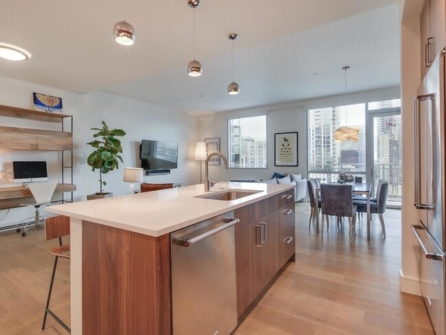 Building Photo - 222 West Ave Unit 1313