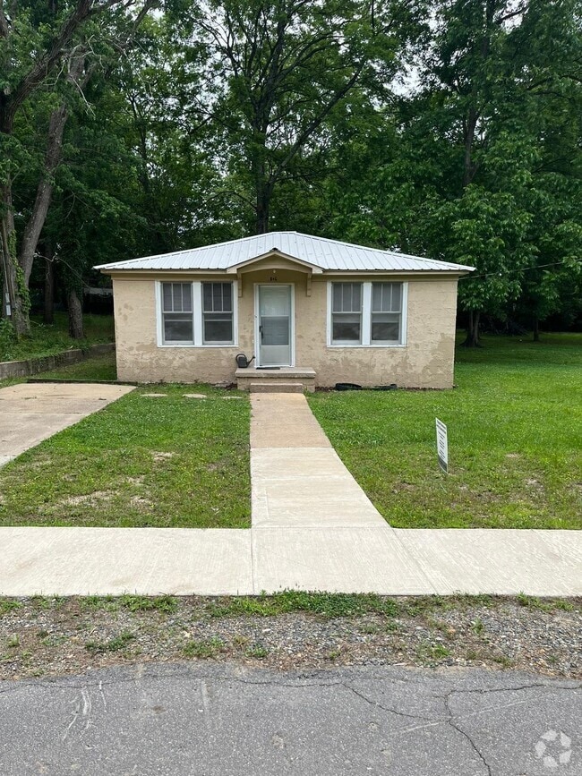 Building Photo - 223 W Highland Ave Rental
