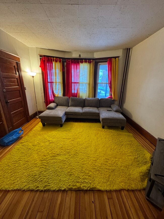 Building Photo - 44 W Van Vechten St Unit 1