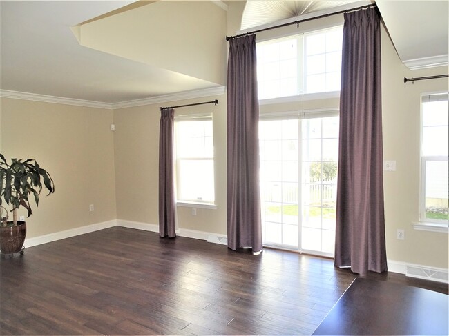 Photo - 1009 Bond St