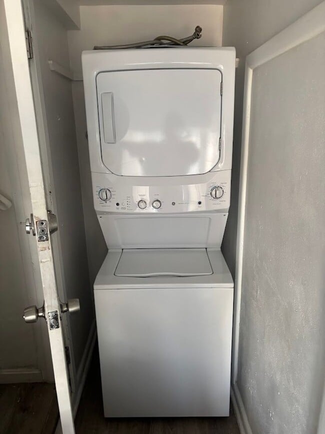 Photo - 4745 Lind St Unidad B