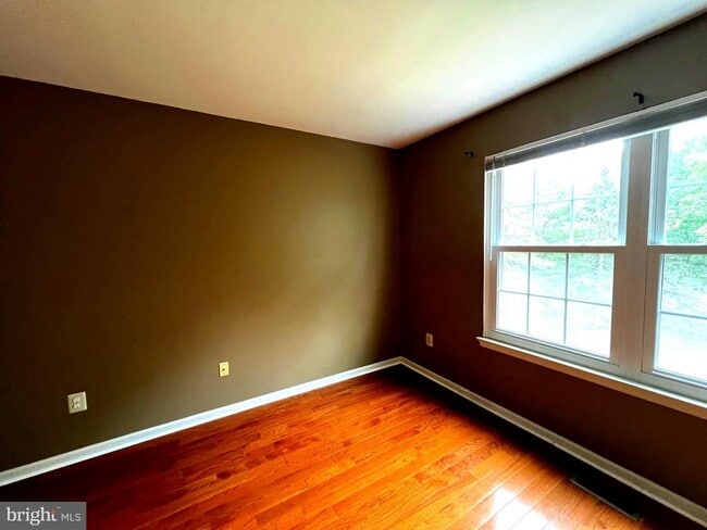 Photo - 150 Canterbury Ln