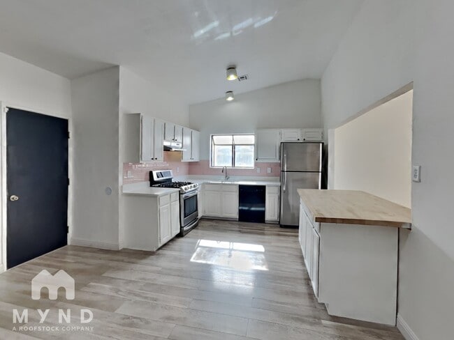 Photo - 370 S Pemberton Ave