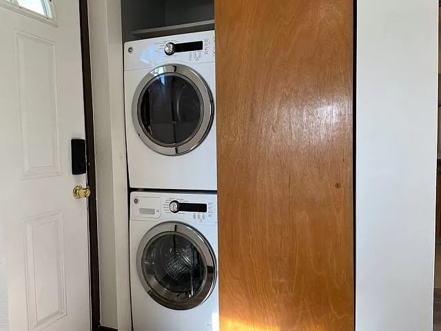 Building Photo - 2024 Goss St Unit 7