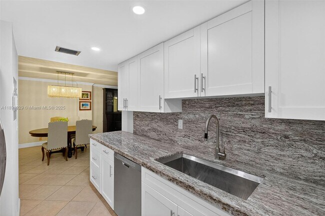 Photo - 2401 Collins Ave Unidad 1005
