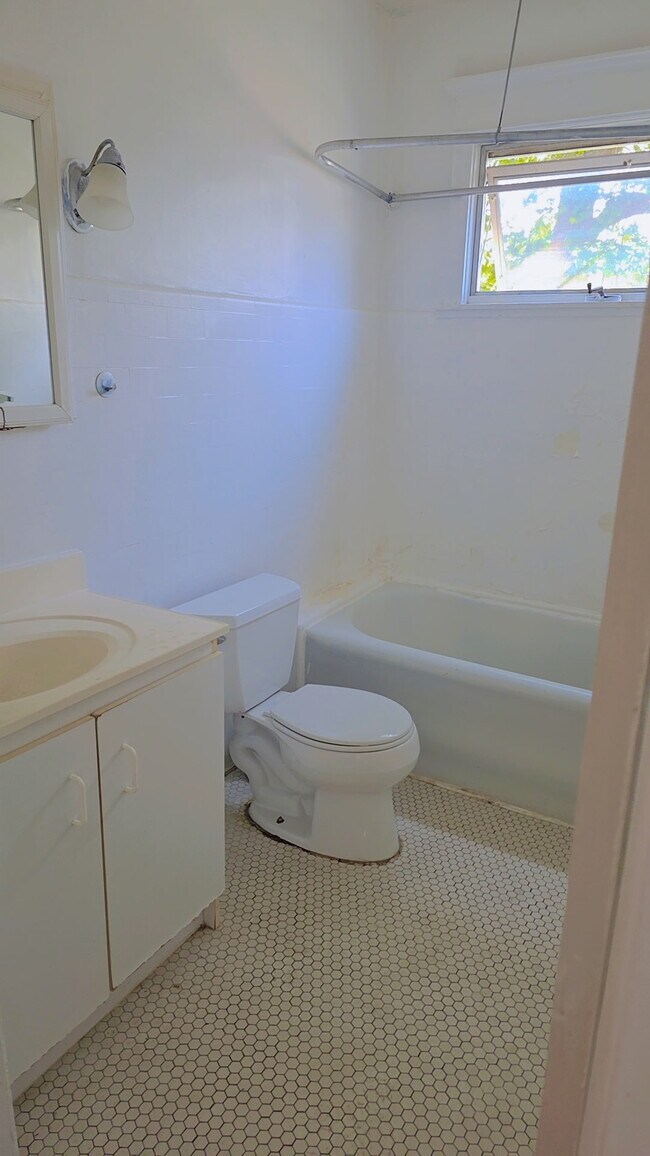 Photo - 414 Douglas St Unit 1