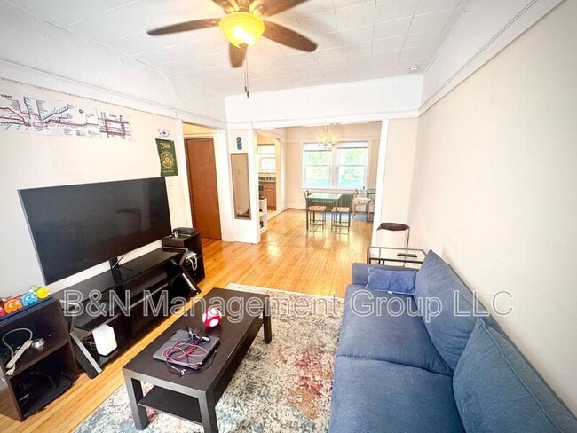 Building Photo - 1063 W Dakin St Unit 1