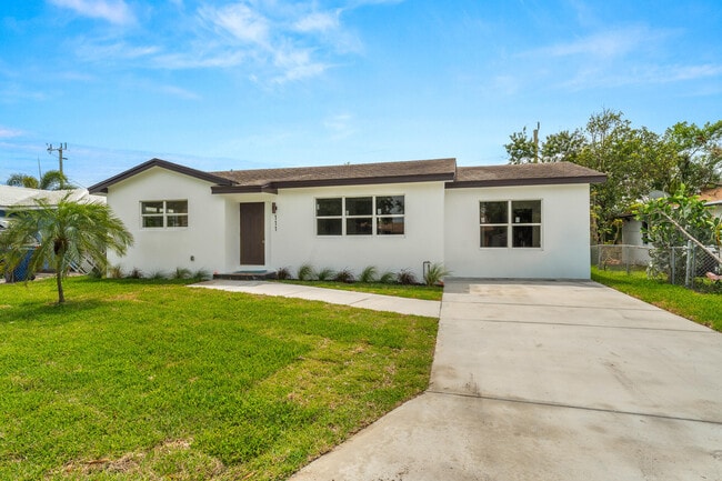 Photo - 111 W 35th St