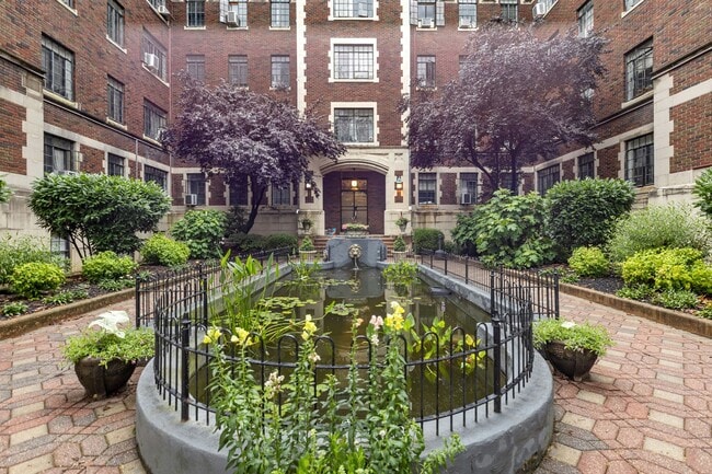 Building Photo - Charming Trolley Square Unit- Showing Frid... Rental