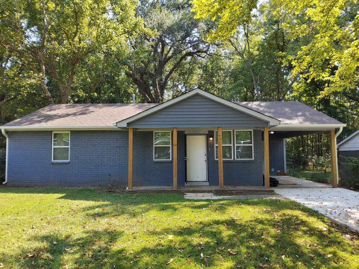Photo - 3709 Royal Wood Dr