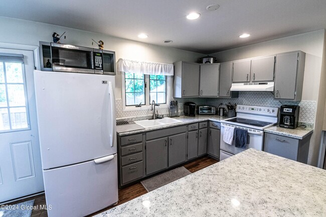 Photo - 297 W Circular St